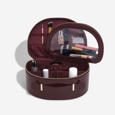 Несесер лак - тъмно червено